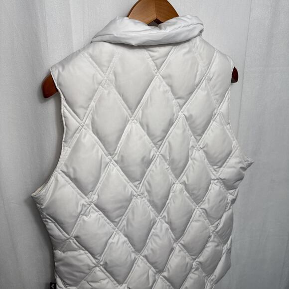 Women's White Puffer Down Vest Size XL Quilted Lightweight Pockets EUC Canadian - Picture 11 of 11